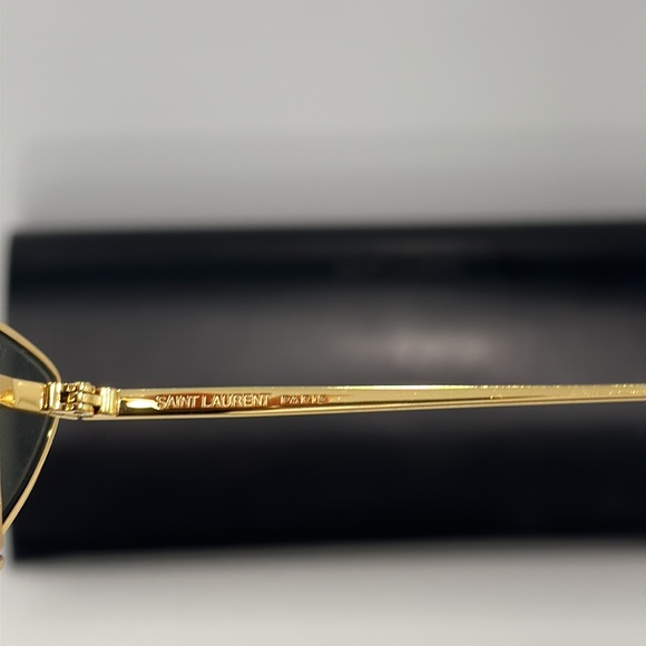 SAINT LAURENT SL 536 Cat-Eye Sunglasses - Picture 9 of 12